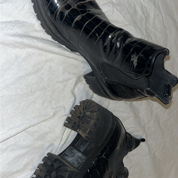 Black boots - Picture 2 of 3